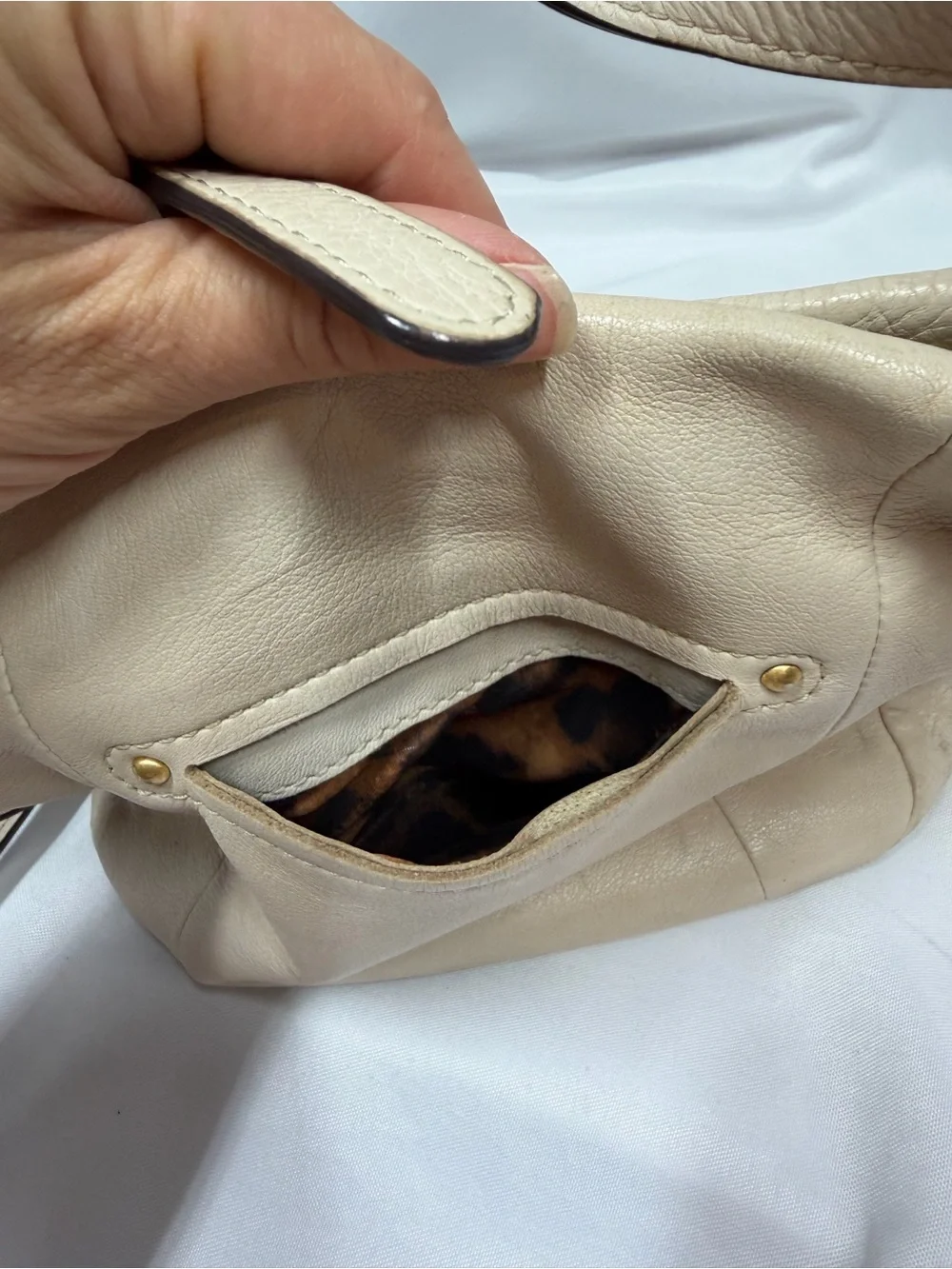 B Makowsky | Leather Crossbody Cream Beige Gold Bag Purse Buckle
